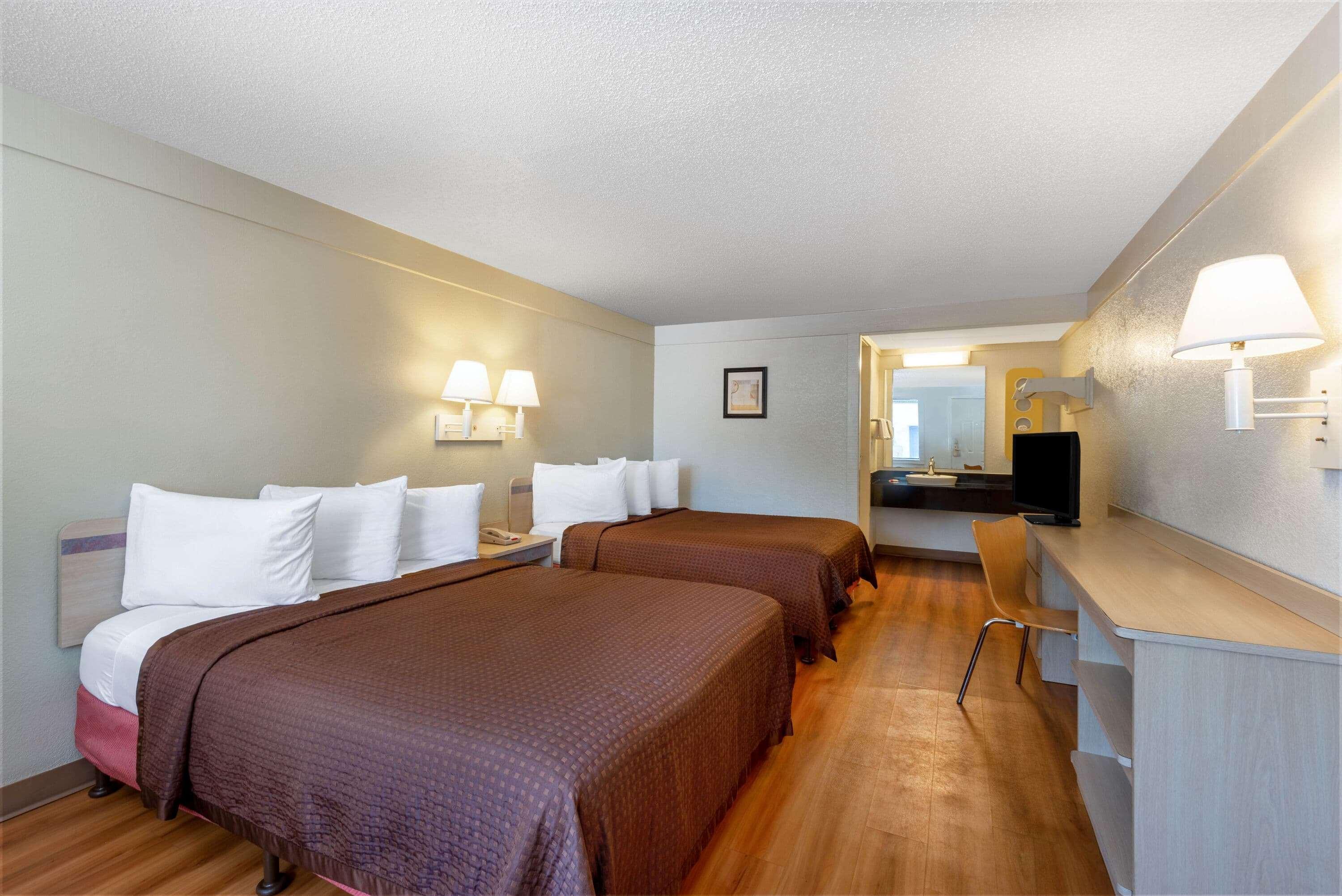 Travelodge By Wyndham Essington / Philadelphia Airport Esterno foto