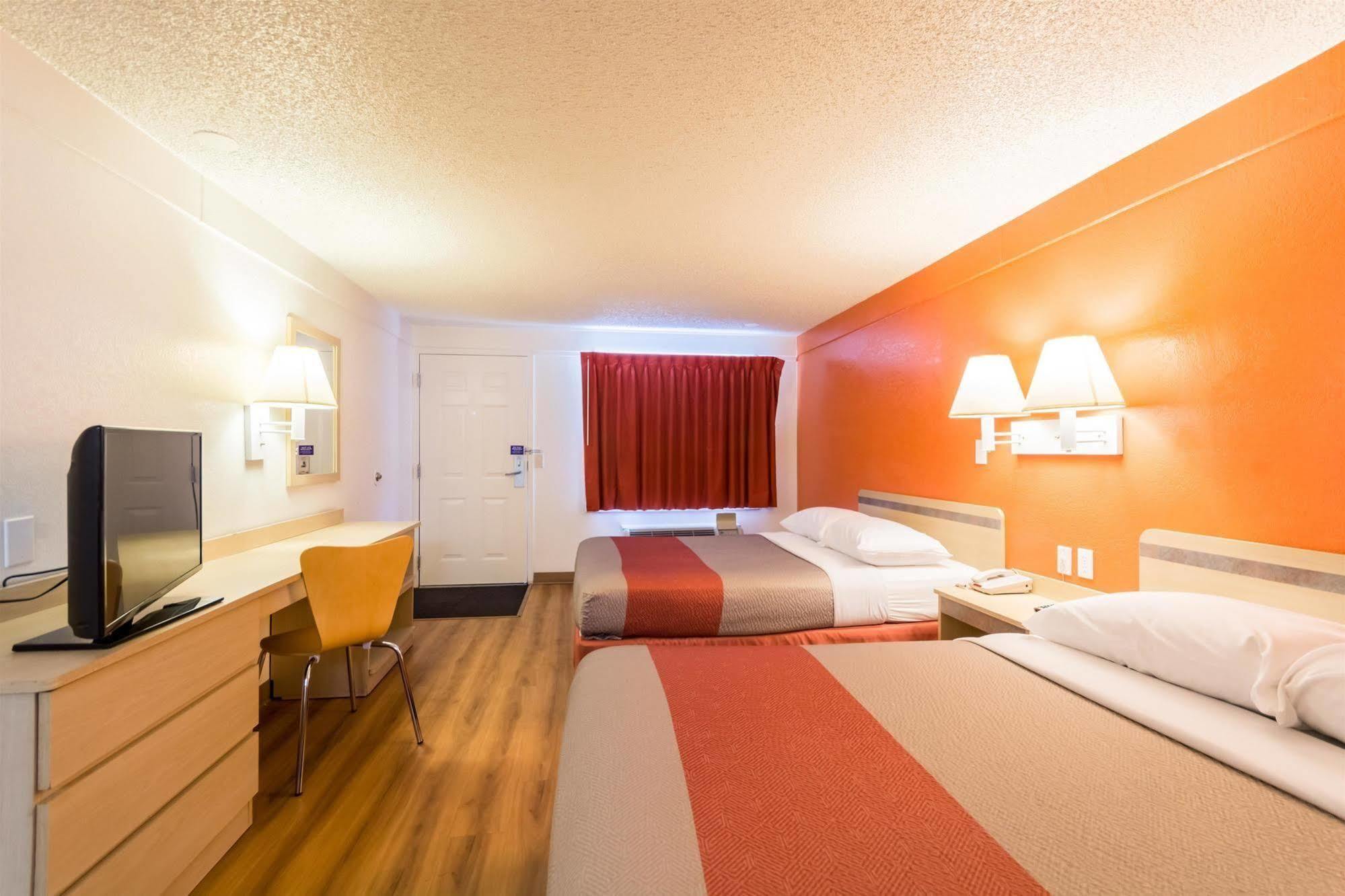 Travelodge By Wyndham Essington / Philadelphia Airport Esterno foto