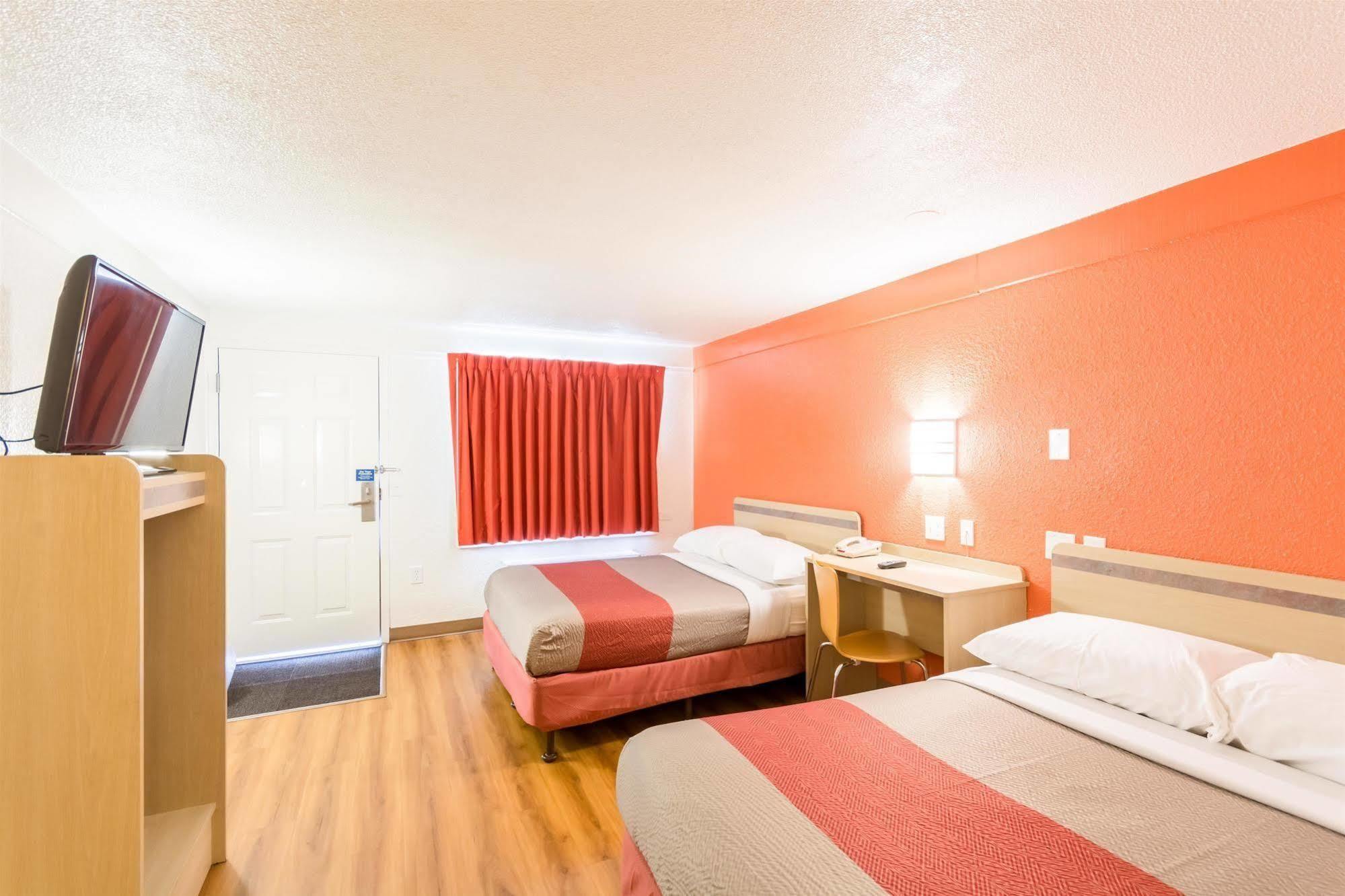 Travelodge By Wyndham Essington / Philadelphia Airport Esterno foto