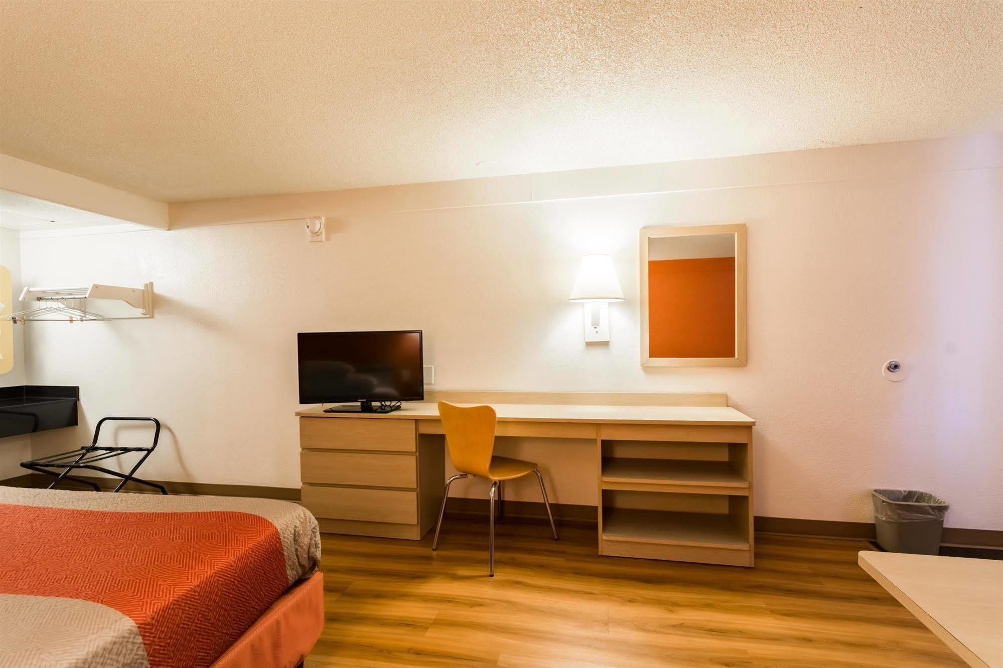 Travelodge By Wyndham Essington / Philadelphia Airport Esterno foto